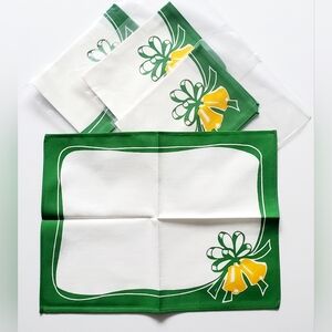 NEW Vtg Festive Green and Yellow Bell Placemats 4pcs Set Holiday Decor 15"x11"